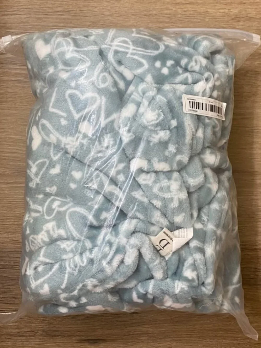 Ellen DeGeneres Love Hearts Plush Throw Blanket 50” x 60” | Light Teal & White |